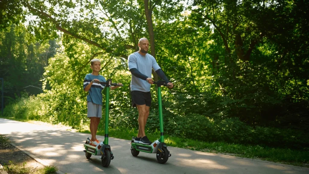 Elektro-Roller-und-Kinder